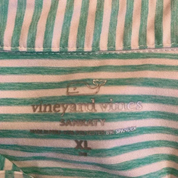 Vineyard Vines boys button shirt. Green/white dry fit material Boys XL - Picture 3 of 3